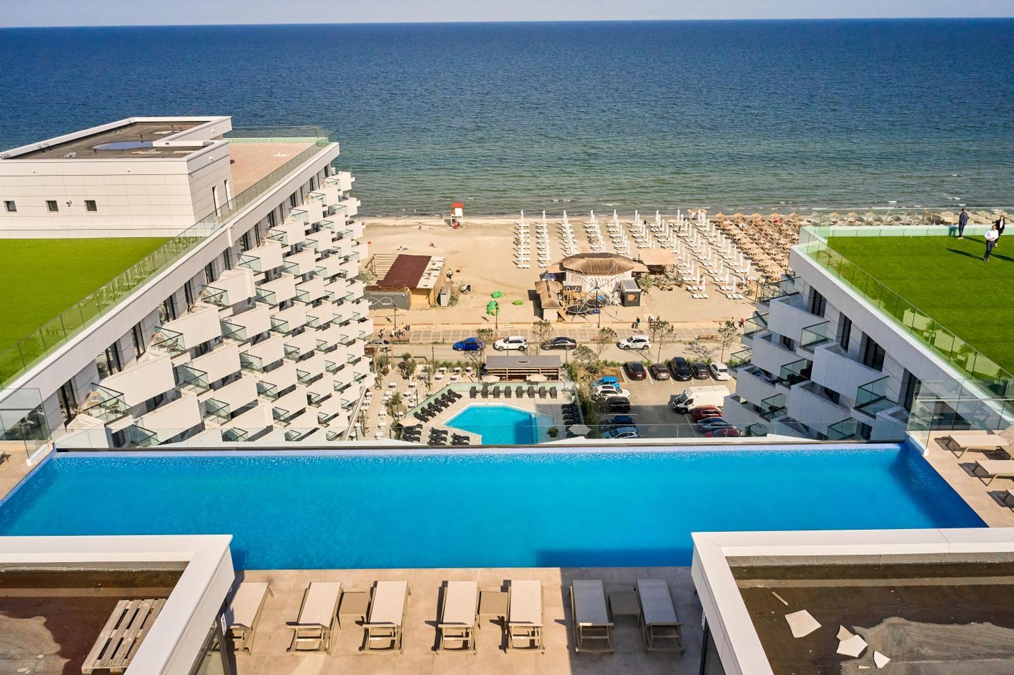 Crystal Beach - Infinity Pool & Spa Resort Нэводари Экстерьер фото
