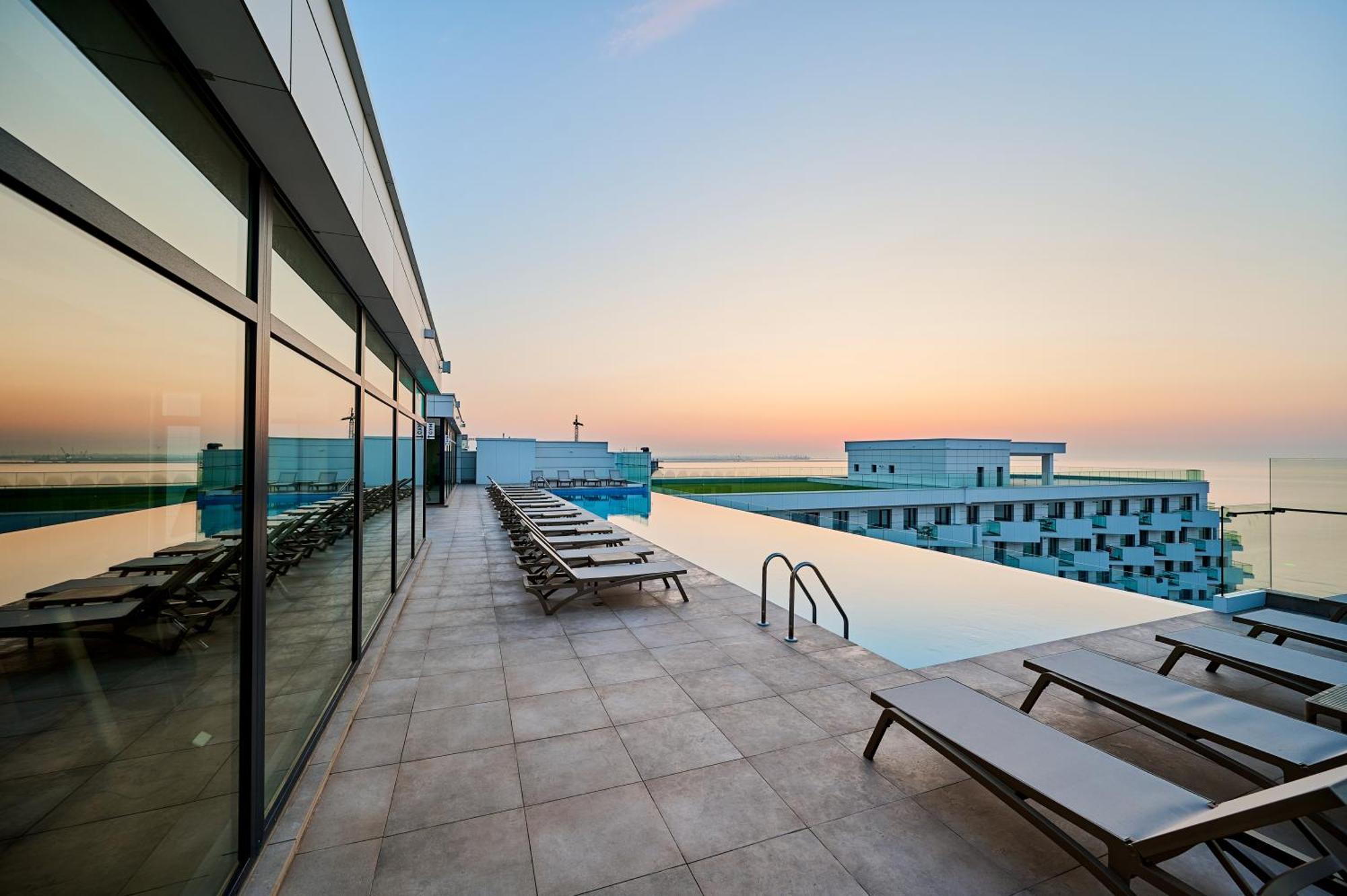 Crystal Beach - Infinity Pool & Spa Resort Нэводари Экстерьер фото