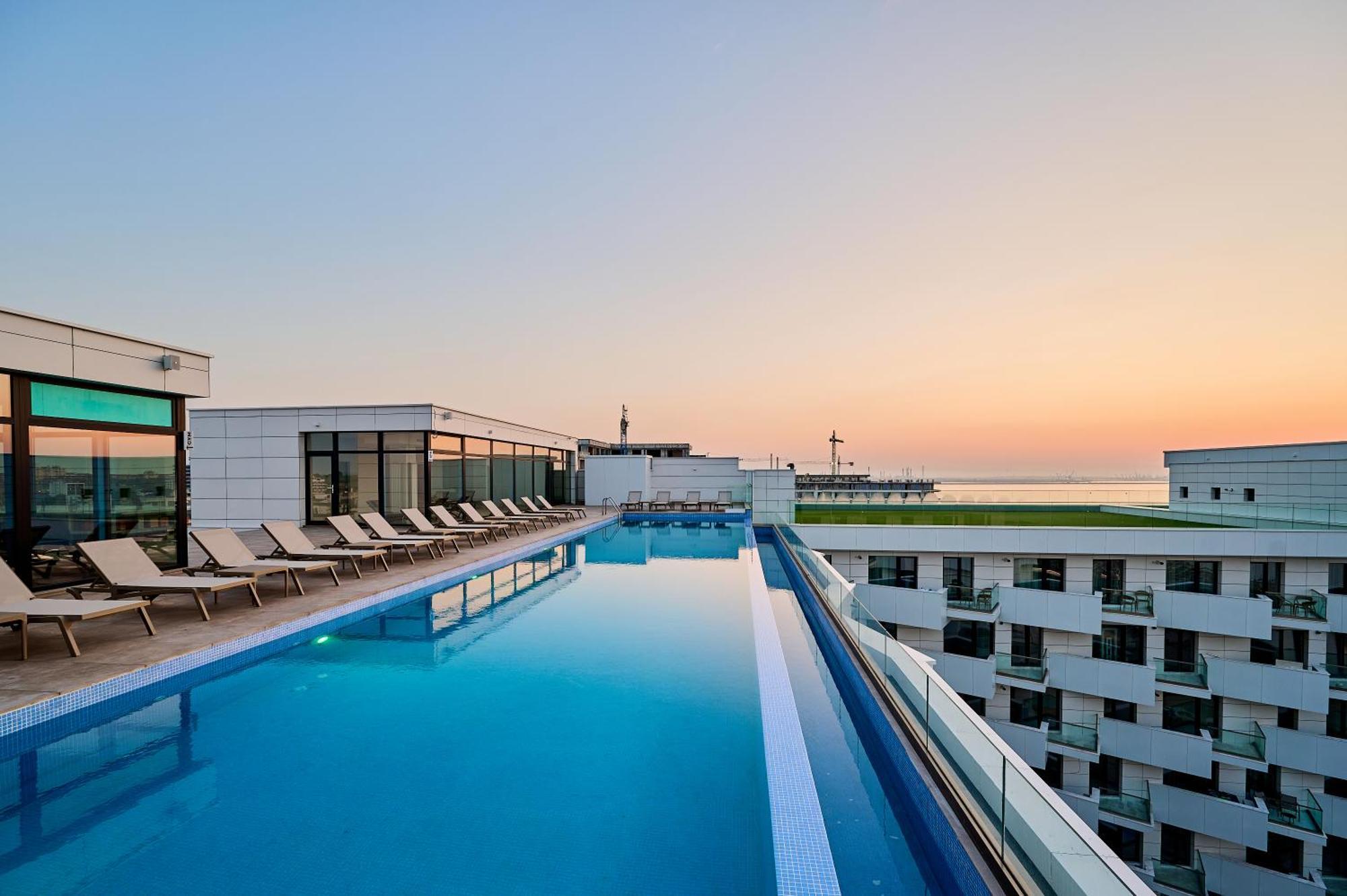 Crystal Beach - Infinity Pool & Spa Resort Нэводари Экстерьер фото