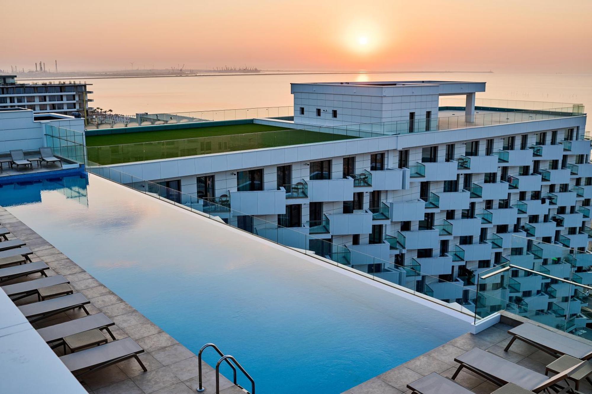 Crystal Beach - Infinity Pool & Spa Resort Нэводари Экстерьер фото