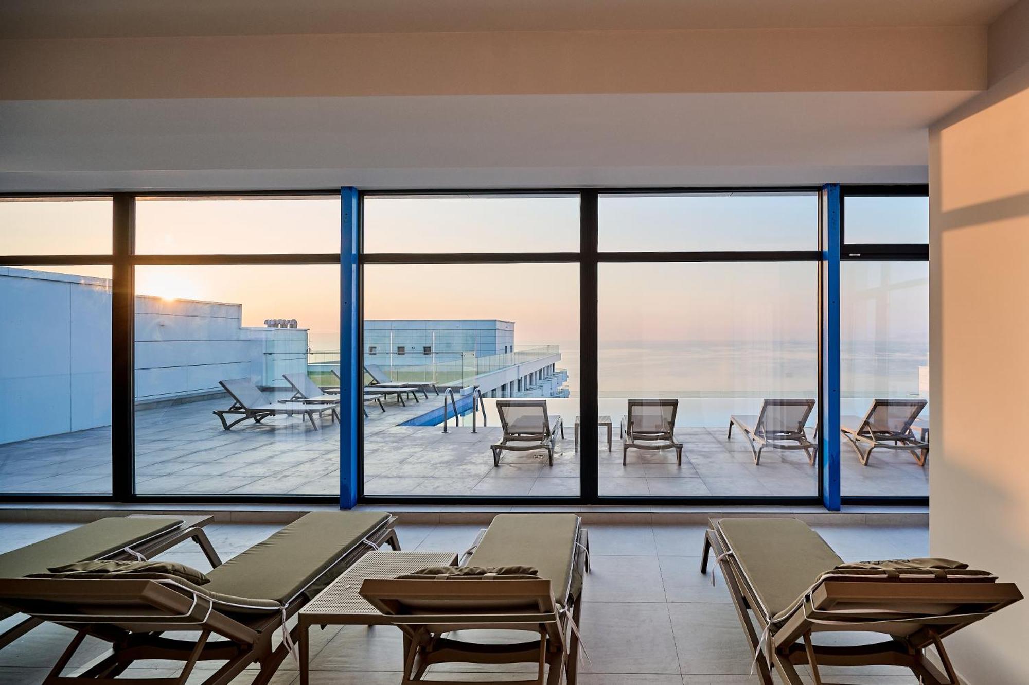 Crystal Beach - Infinity Pool & Spa Resort Нэводари Экстерьер фото